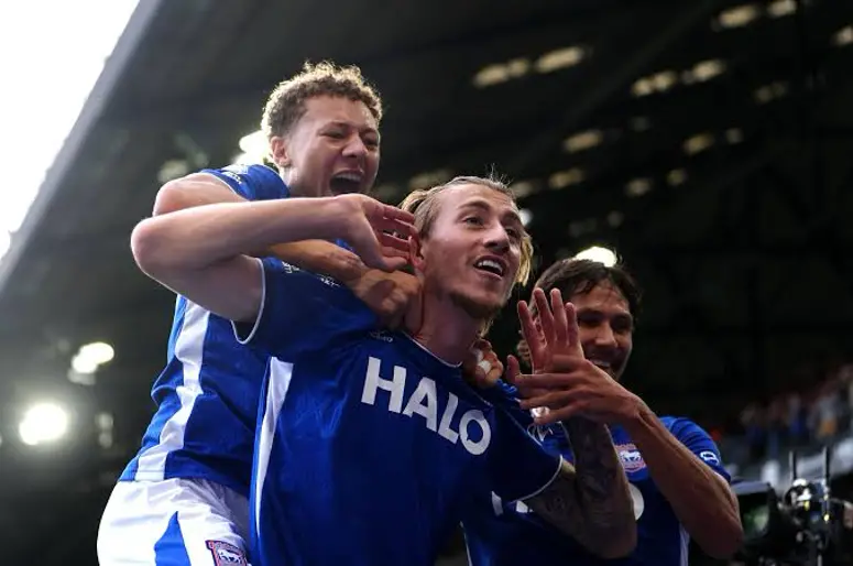 Hollywood Script at Portman Road: Former Favorite Clarke Sinks Sunderland late in 2–1 Win