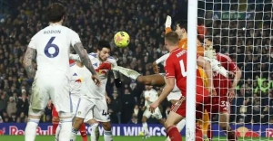 Nottm Forest 0-1 Leeds: Stach’s Late Free-Kick Stuns Glasner on His Forest Deb