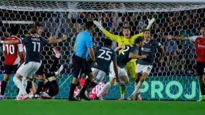 Plymouth 2-0 Exeter: Stoppage-Time Double Sends Argyle Through to Face Coventry