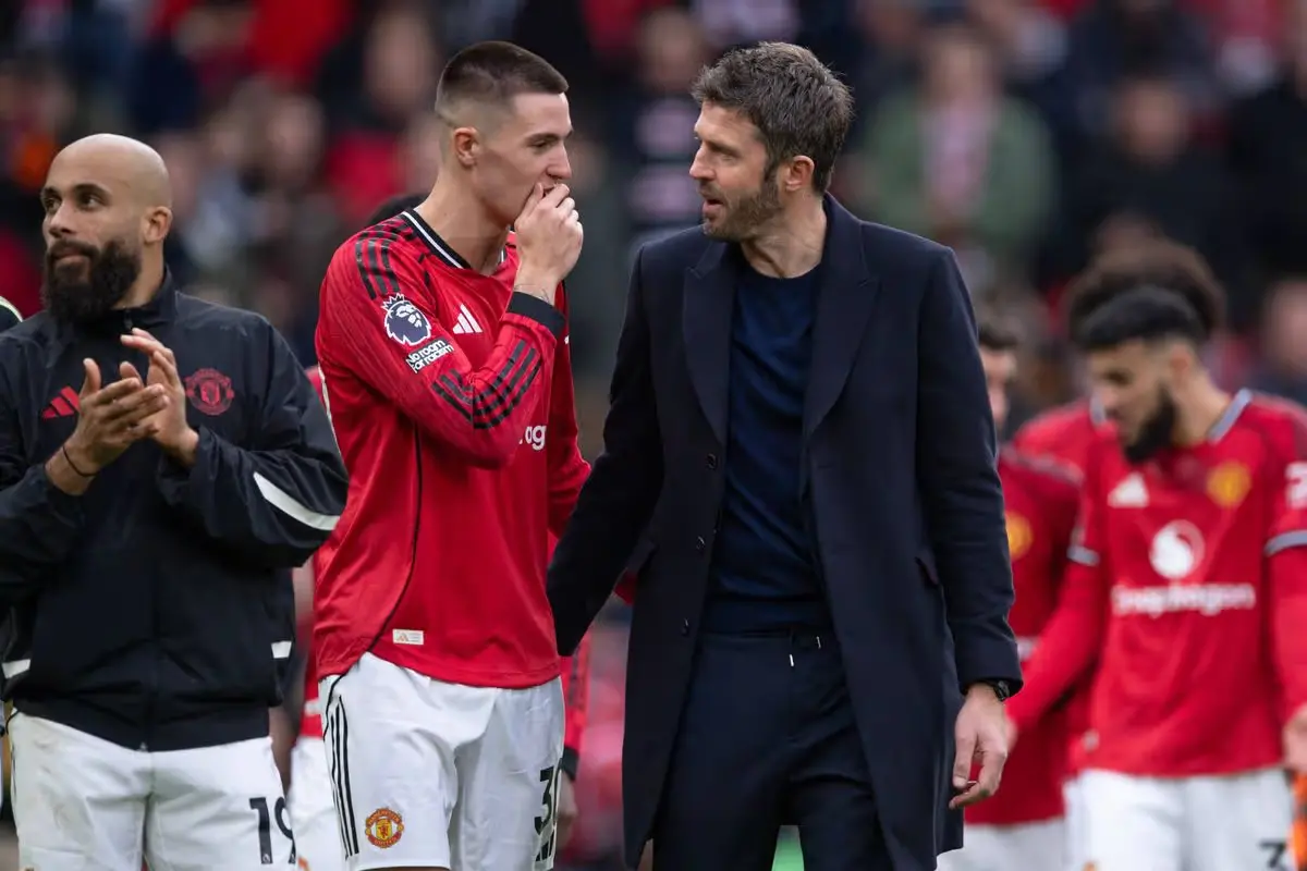 Gary Neville Tells Michael Carrick to Stop Defending His Man Utd ‘Mannequins’