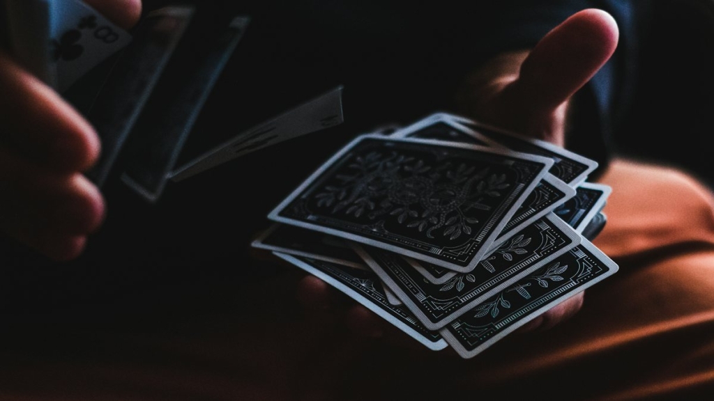 How to Pick Between Slots, Poker, and Blackjack on JetBet
